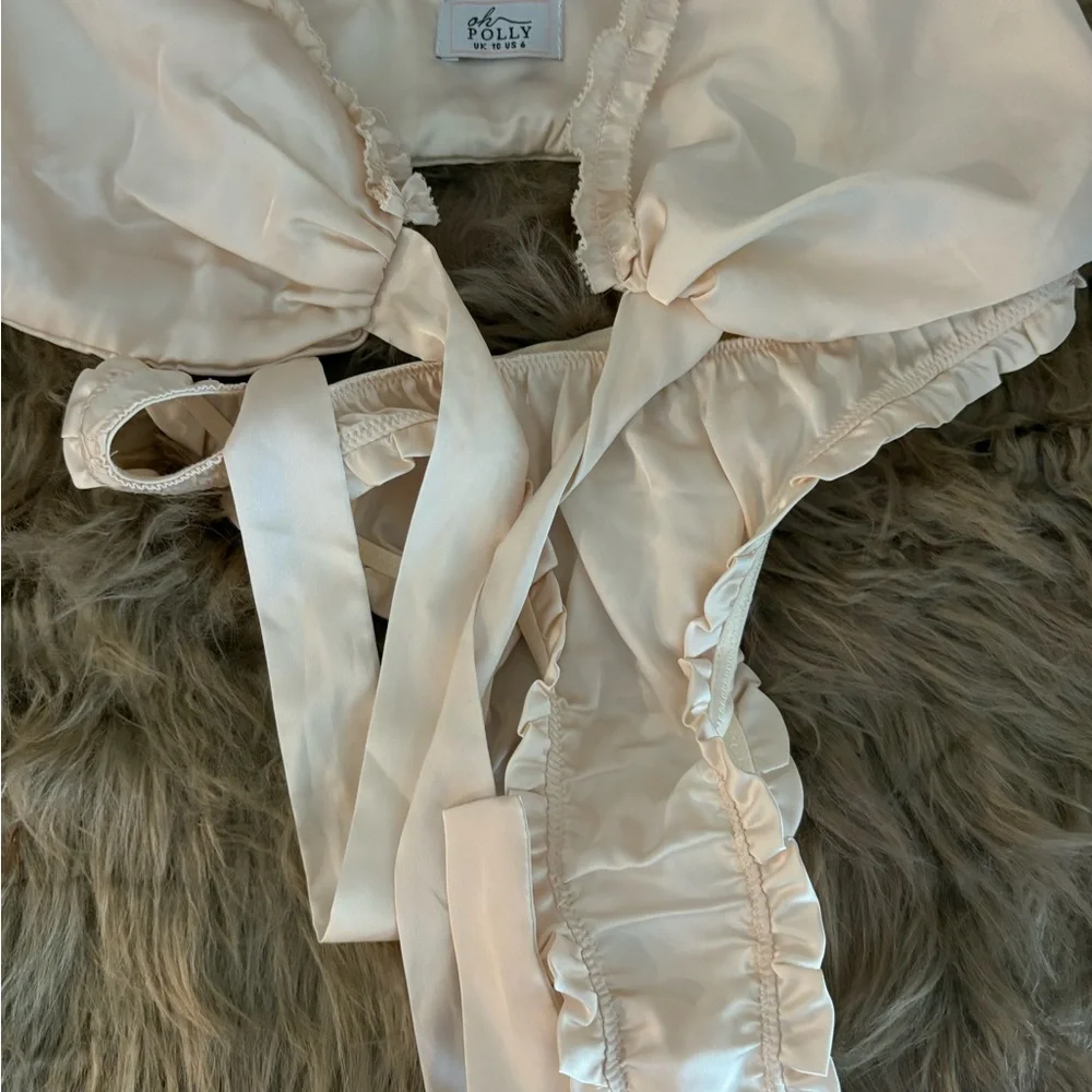 Elegant Cream Ruffle Intimate Set - Picture 5 of 11